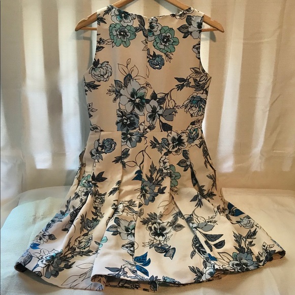 Taylor Women’s Dress Size 4 EUC - Picture 3 of 3